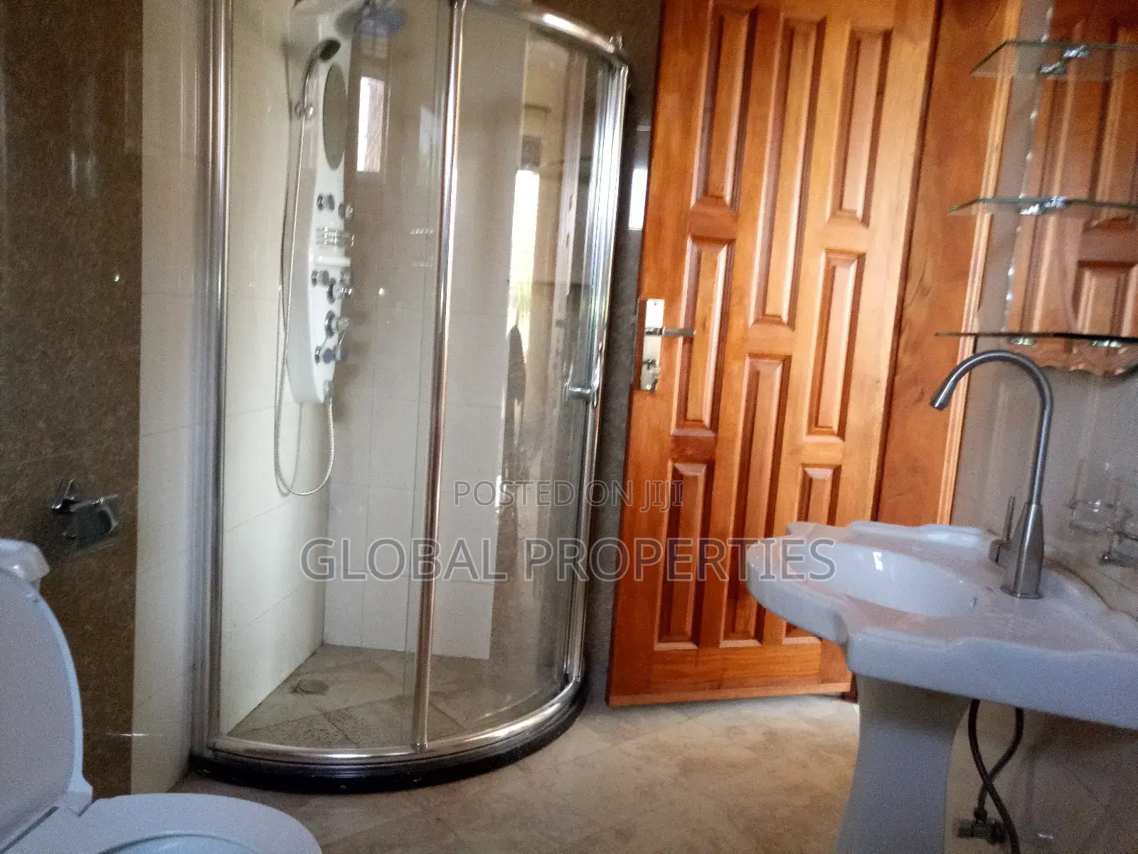4bdrm Bungalow in Kyaliwajala, Central Division for rent