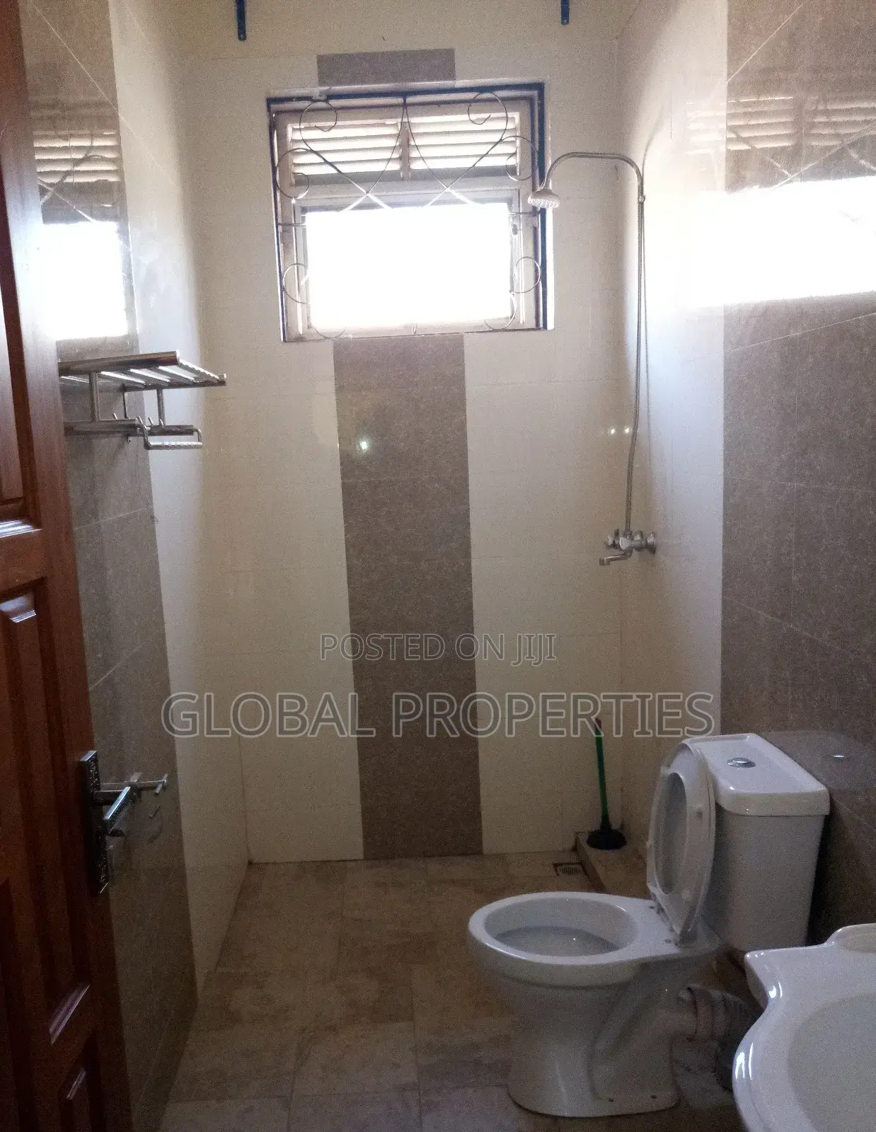 4bdrm Bungalow in Kyaliwajala, Central Division for rent