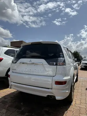 Mitsubishi Outlander 2012 White