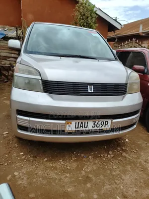 Photo - Toyota Noah 2002 Silver