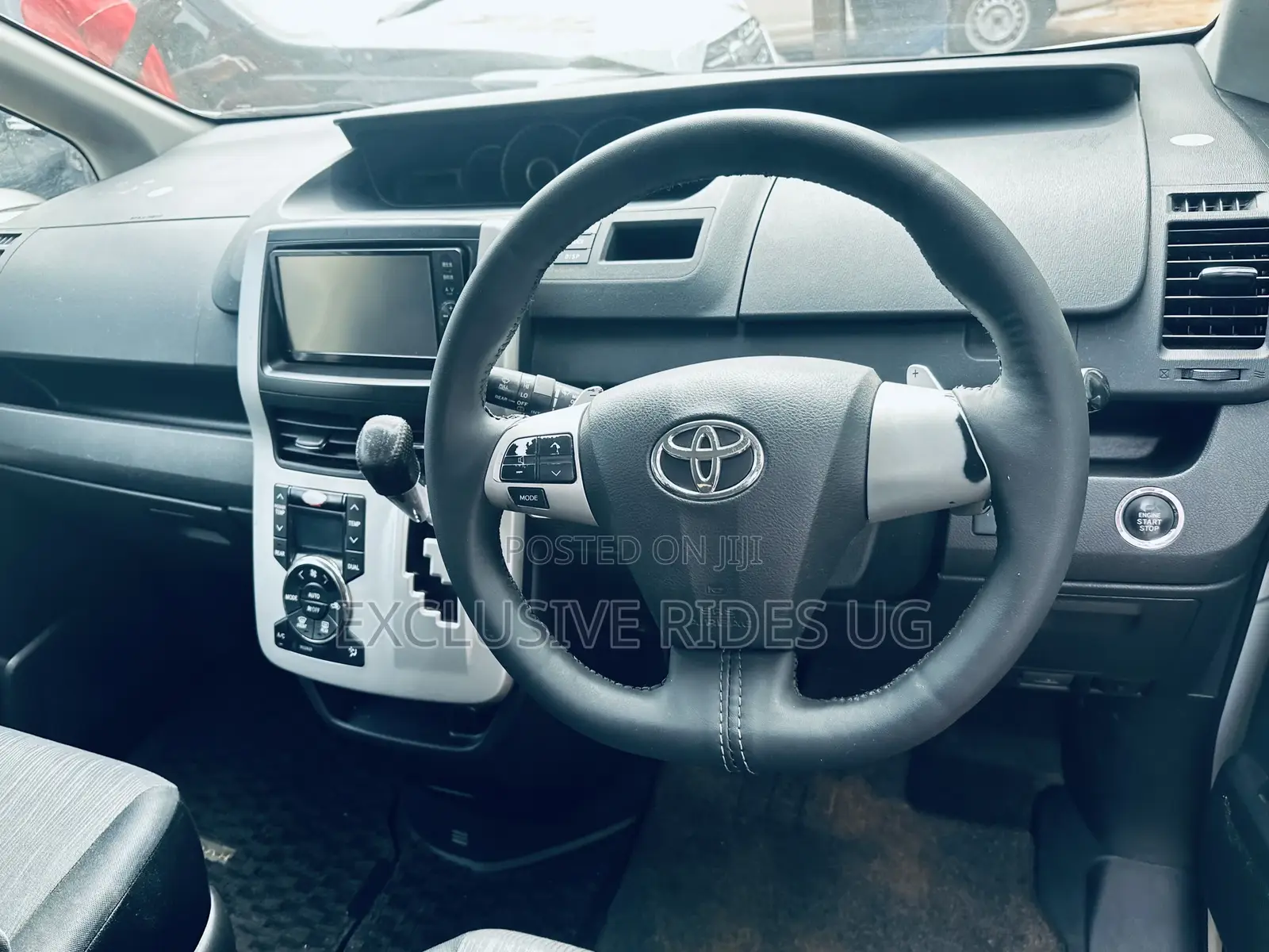 Toyota Noah 2012 White