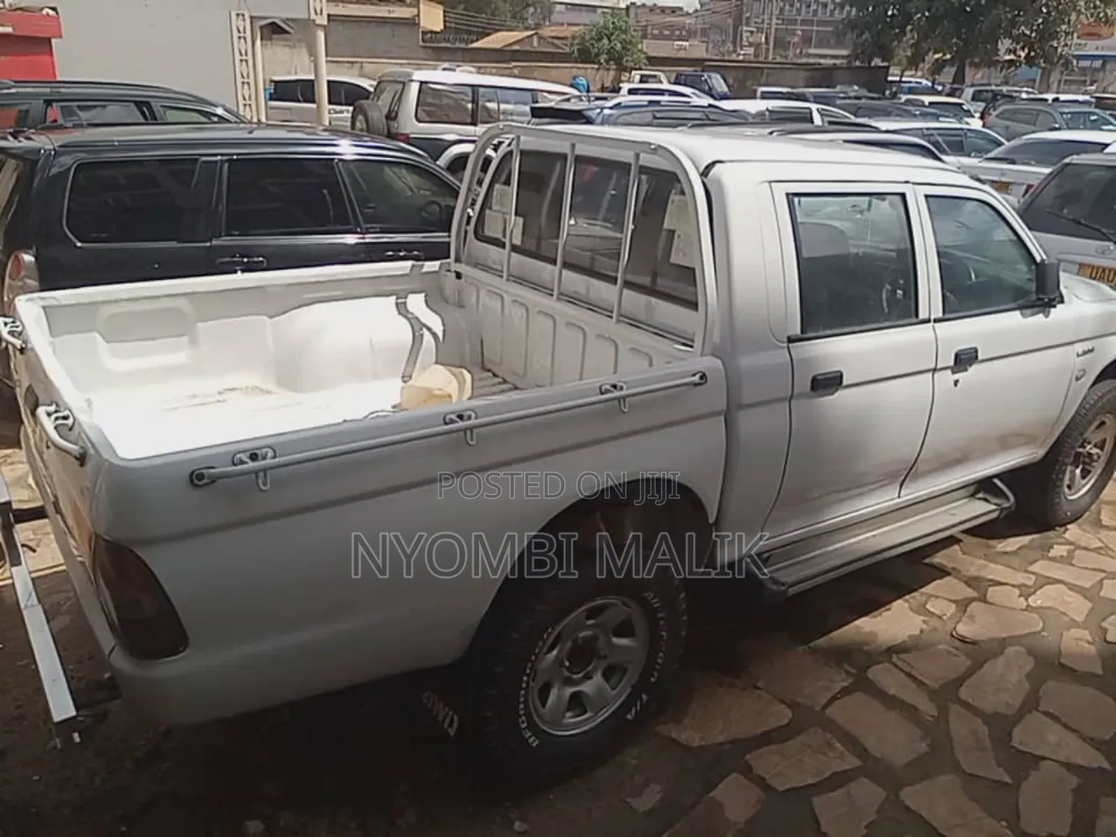 Mitsubishi L200 2004 White