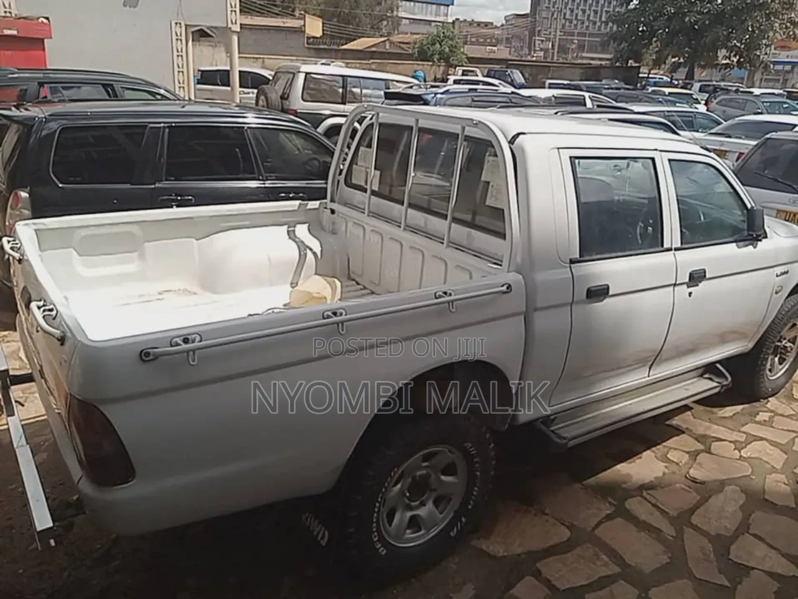 Mitsubishi L200 2004 White