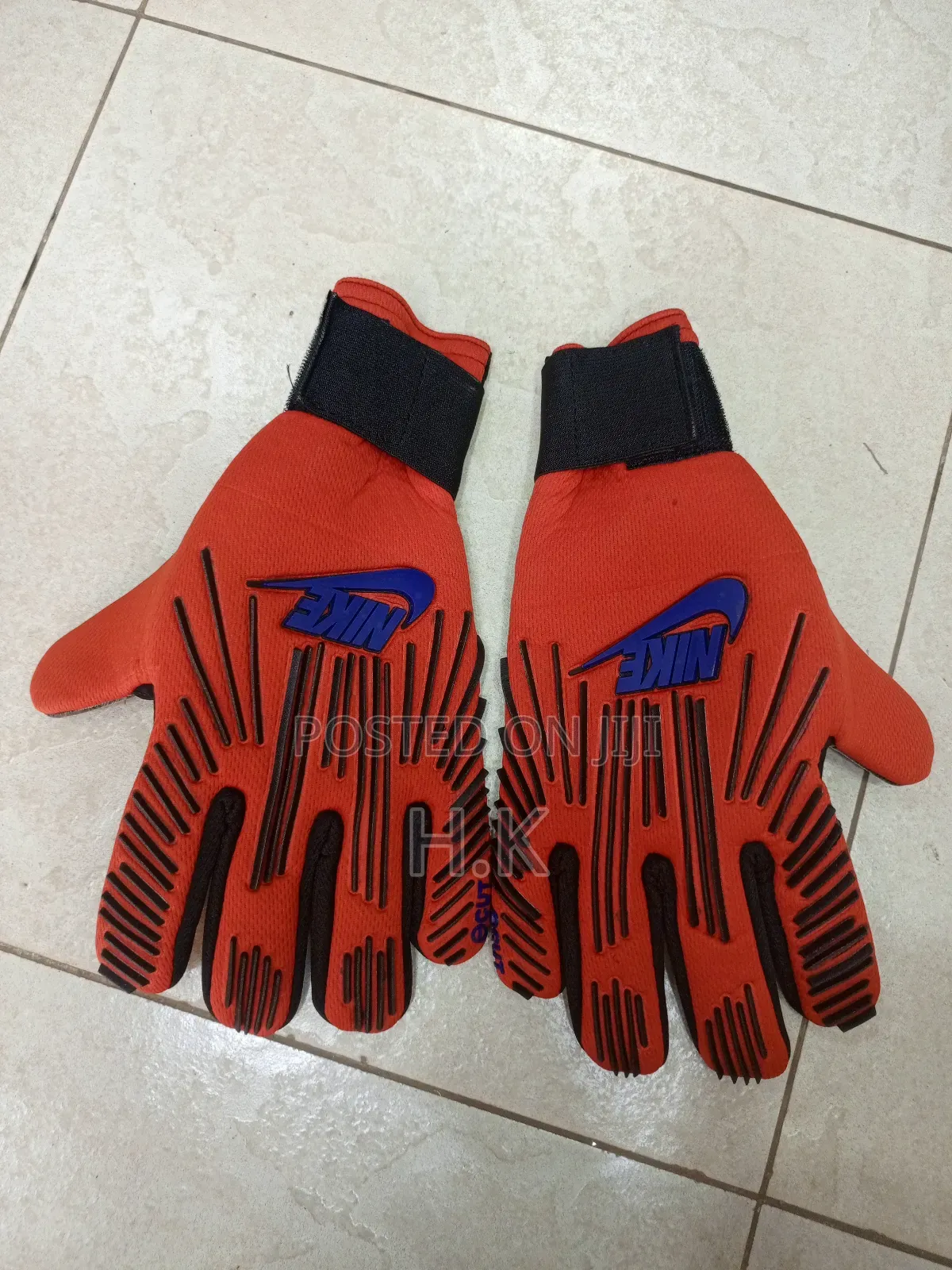 Nike Phantom Elite Goalkeeper Gloves