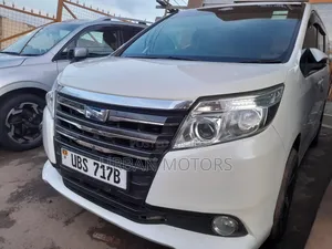 Photo - Toyota Noah 2015 White