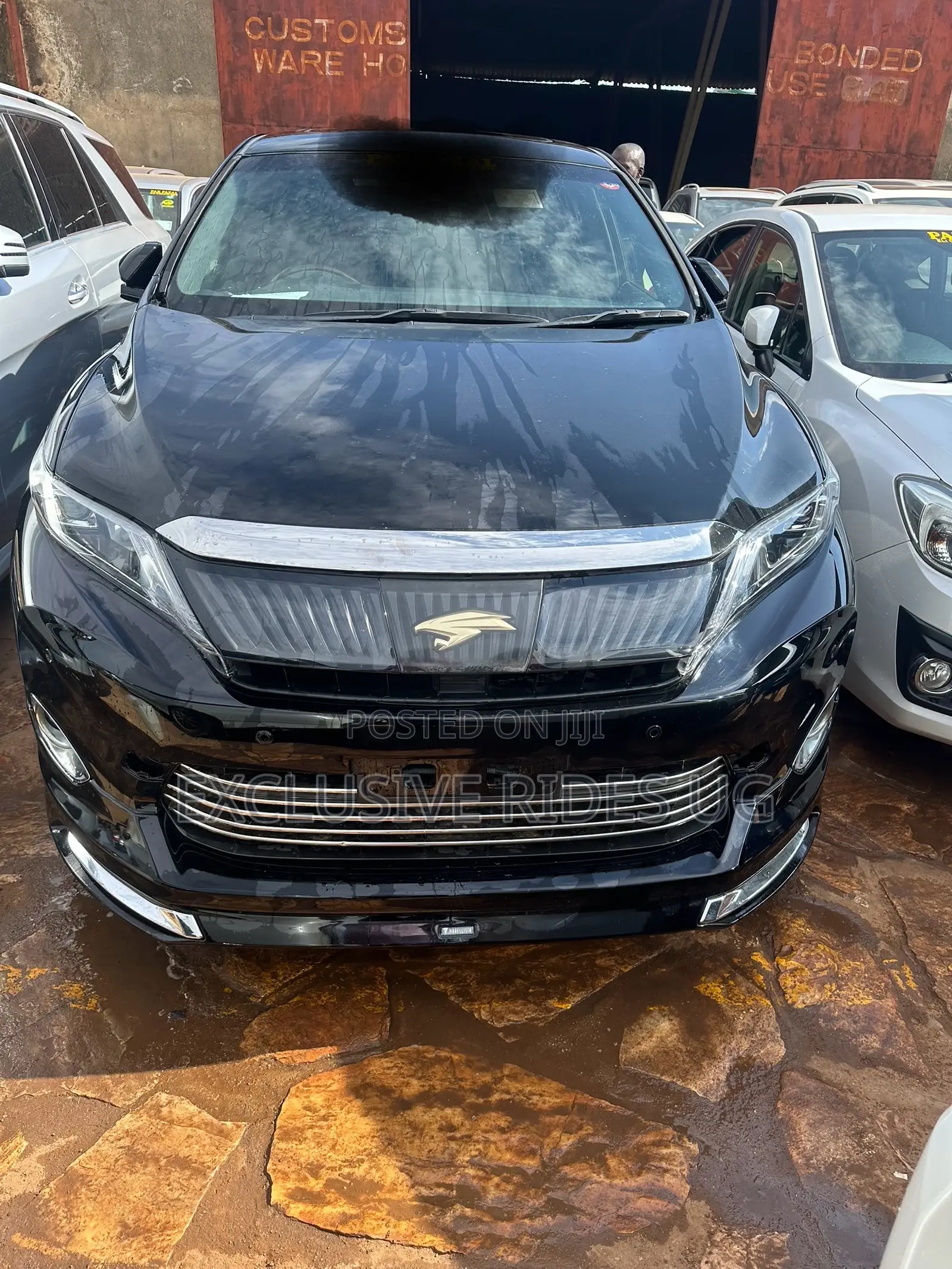 Toyota Harrier 2.0 2016 Black
