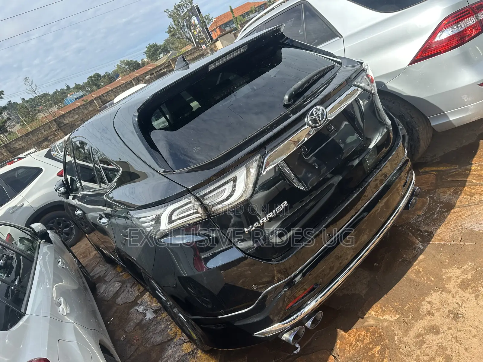 Toyota Harrier 2.0 2016 Black