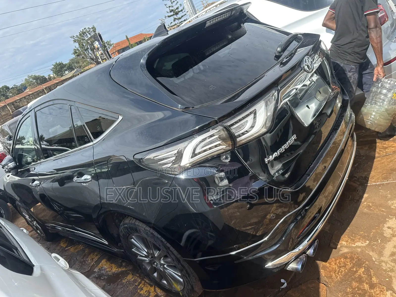 Toyota Harrier 2.0 2016 Black