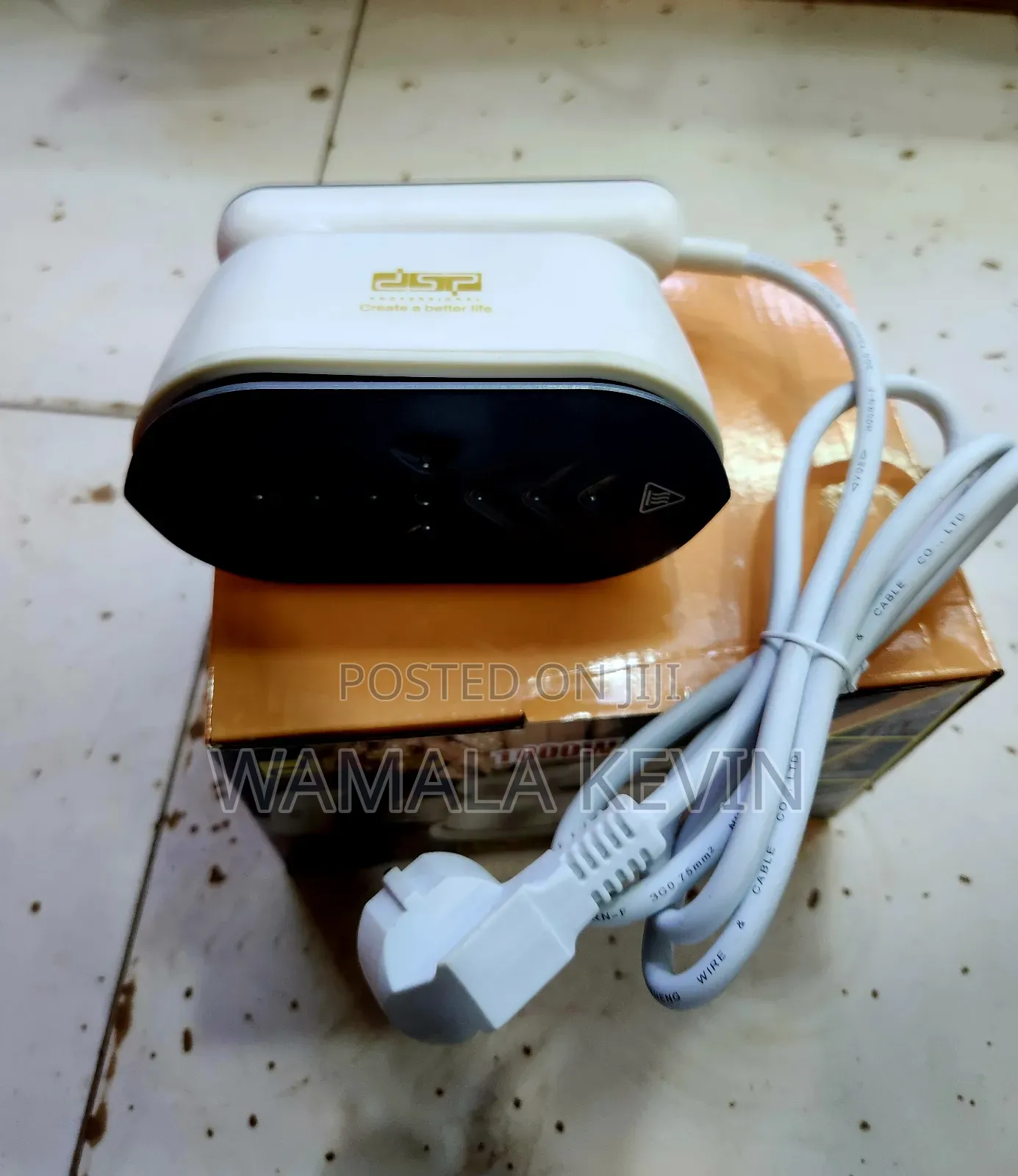 Steam Iron / 1000w Power / Dry or Steam Ironing.