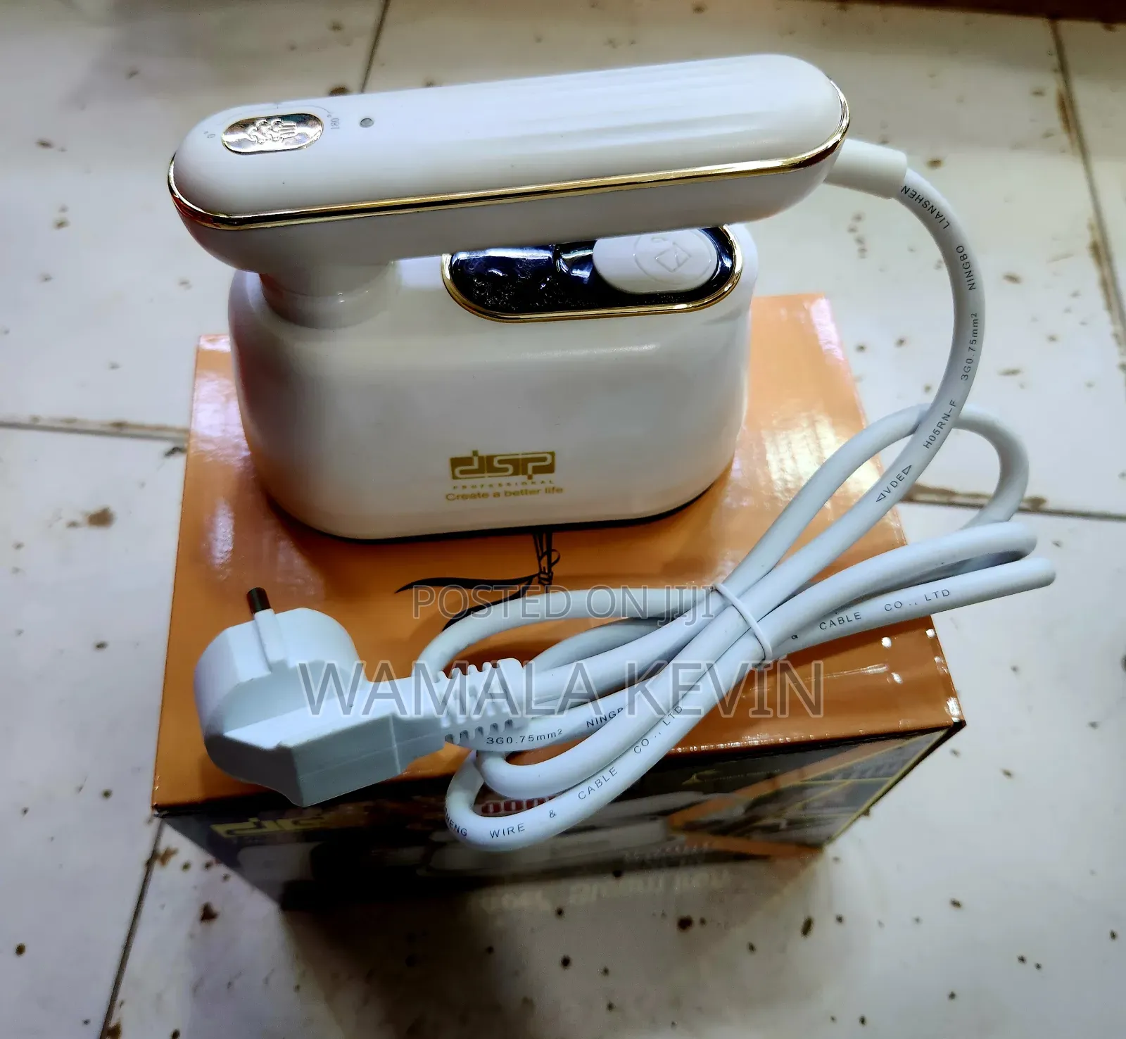 Steam Iron / 1000w Power / Dry or Steam Ironing.