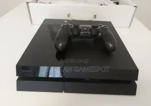 Ps4 Standard Console, Chipped10 Games And 2 Controllers