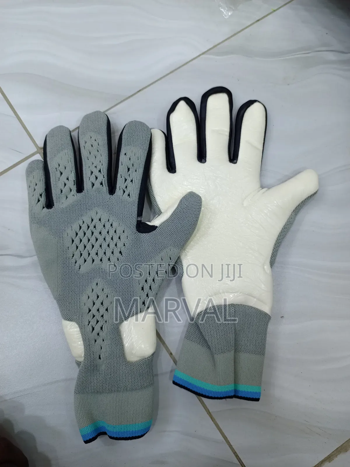 Soccer Gloves for Goalkeeper