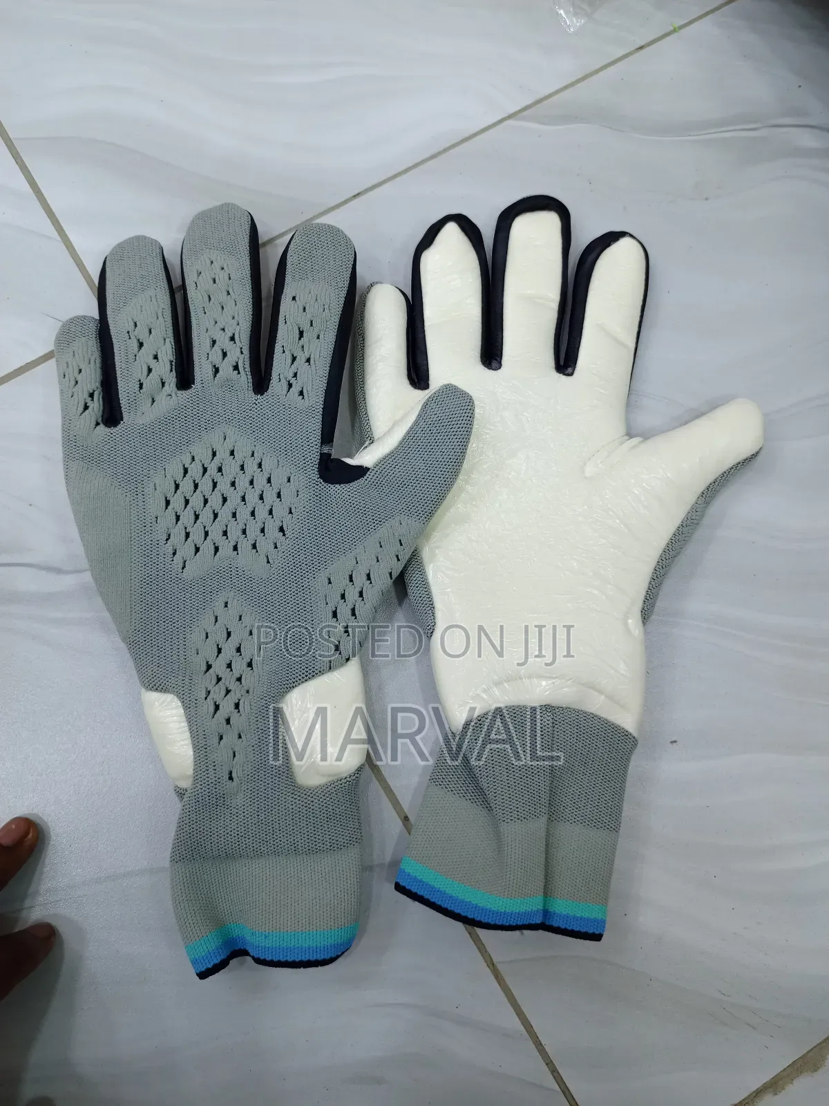 Soccer Gloves for Goalkeeper