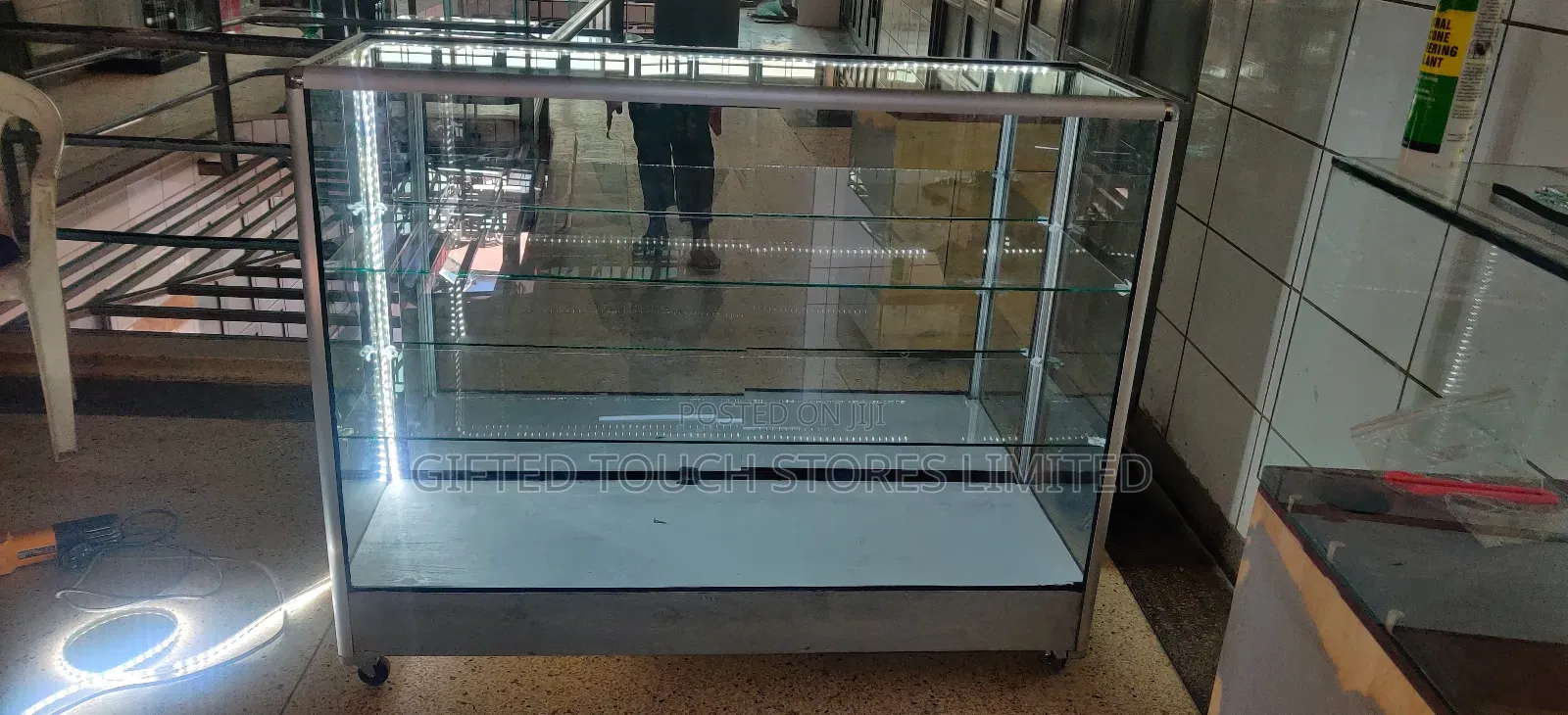 Aluminium Showcase