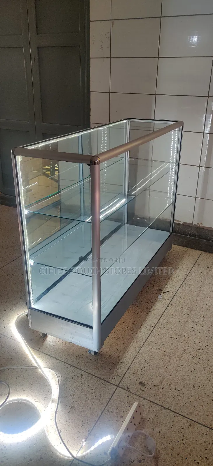 Aluminium Showcase