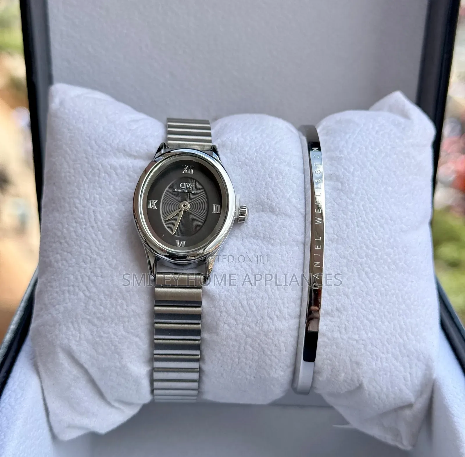 Dw Women's Wrist Stylish Gift Box Watch at 20% Discount Sale