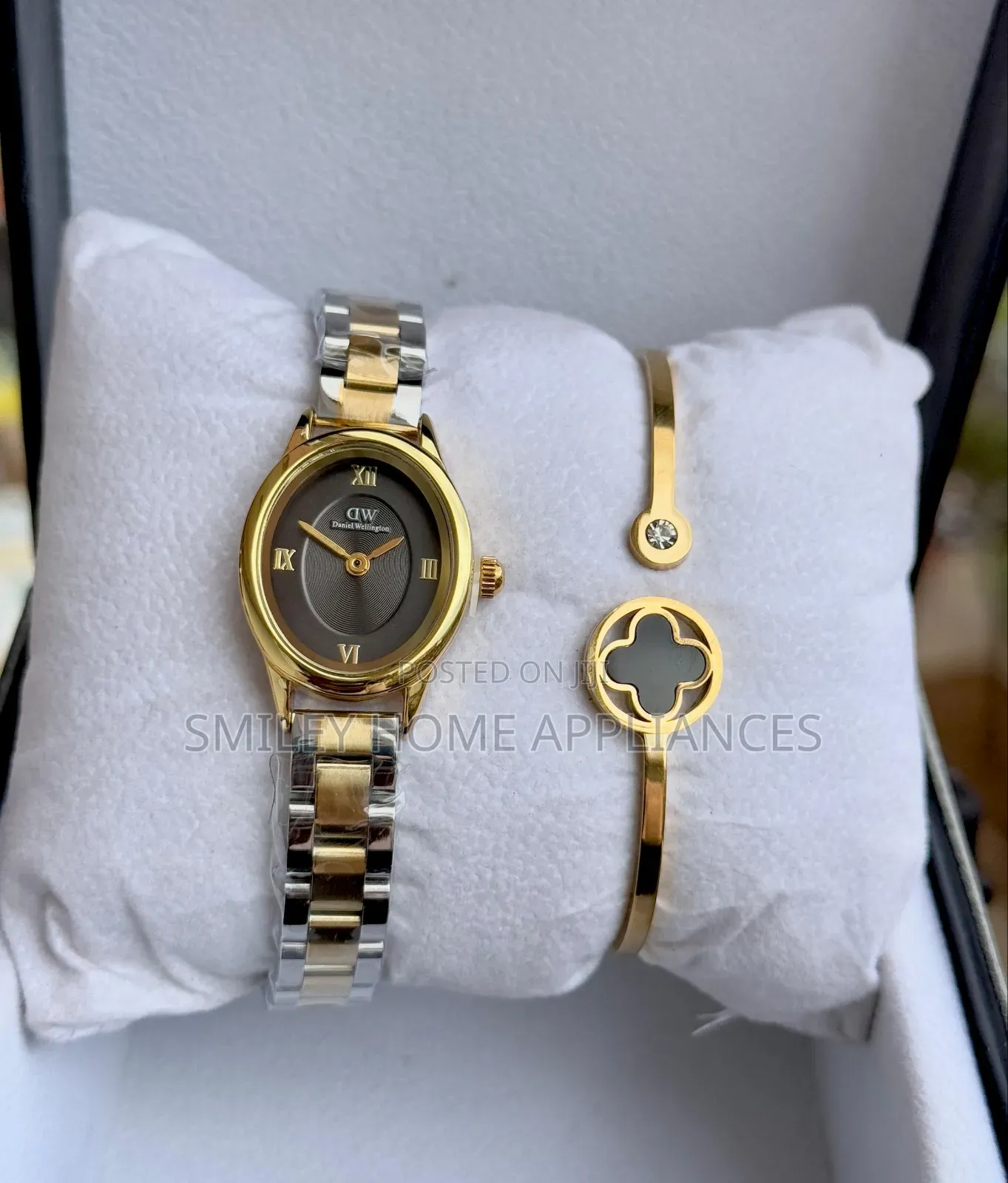 20% Discount Sales on Dw Women's Wrist Watch and Bracelet