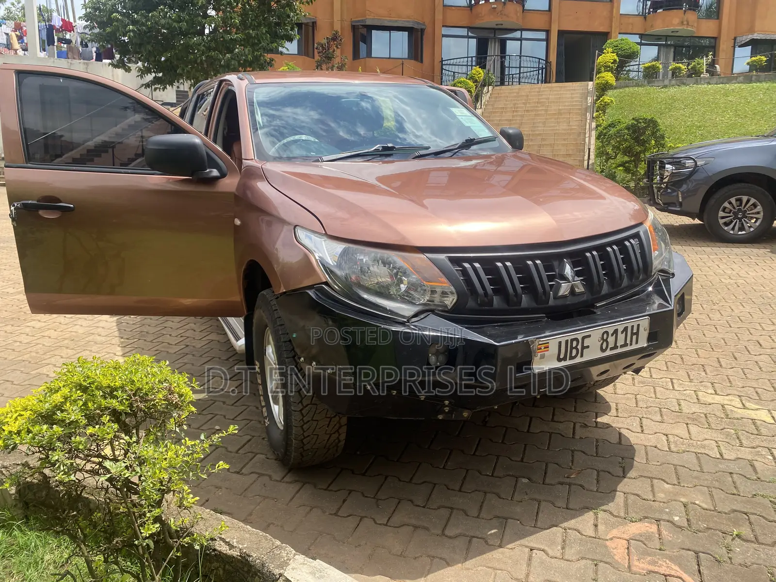 Mitsubishi L200 Double Cab 2.4 181hp 4WD 2019 Brown