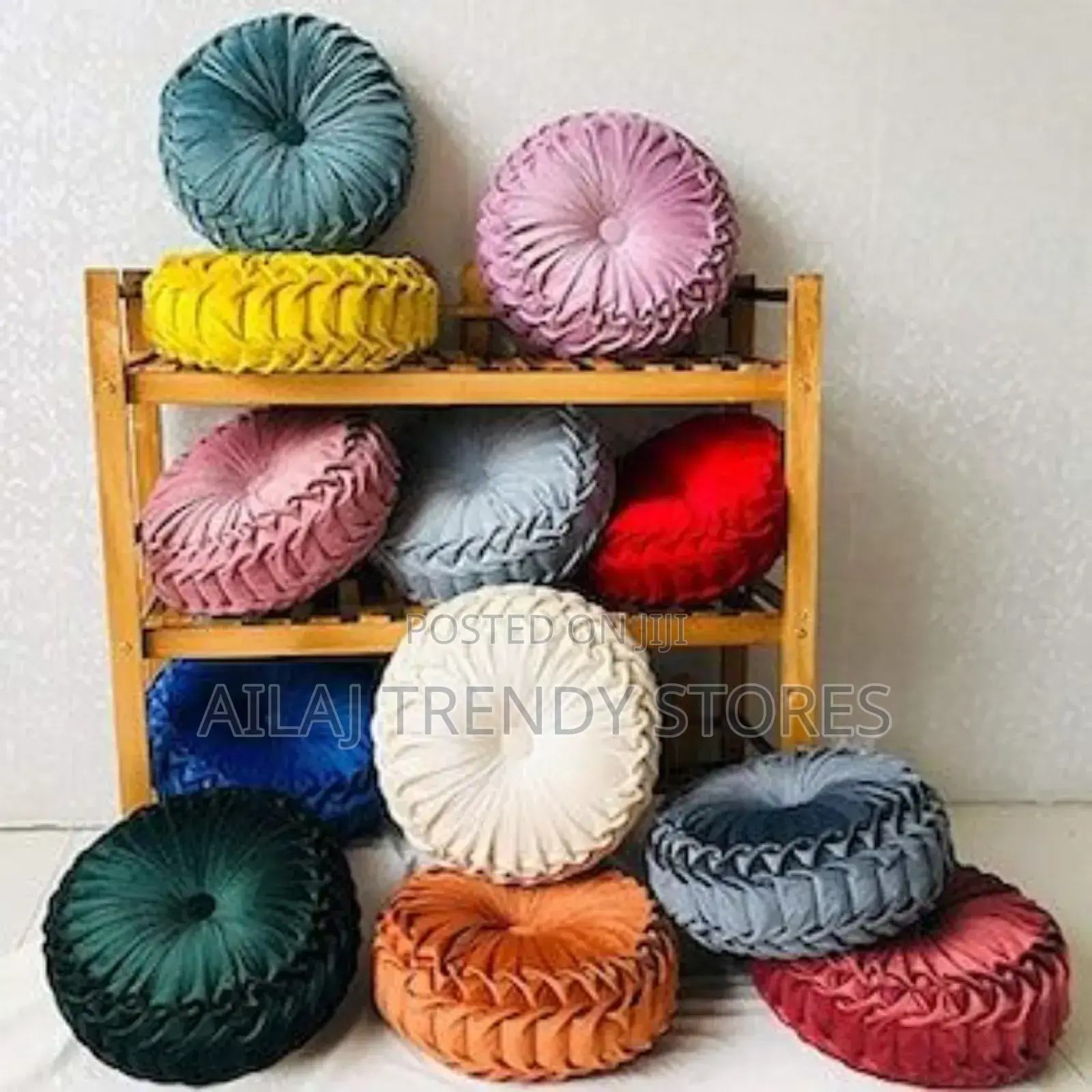 Round Fibre Decorative Throw Pillows