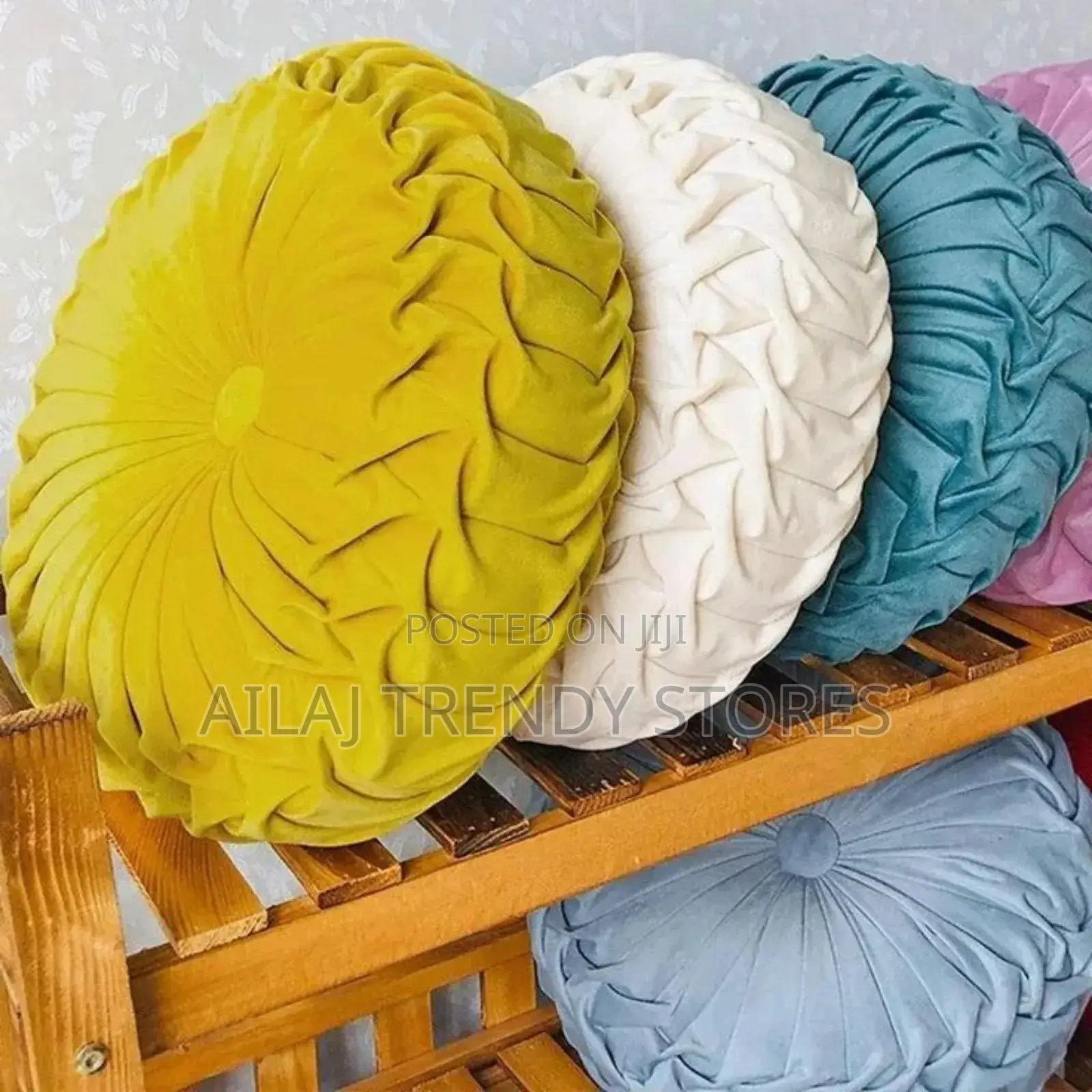 Round Fibre Decorative Throw Pillows
