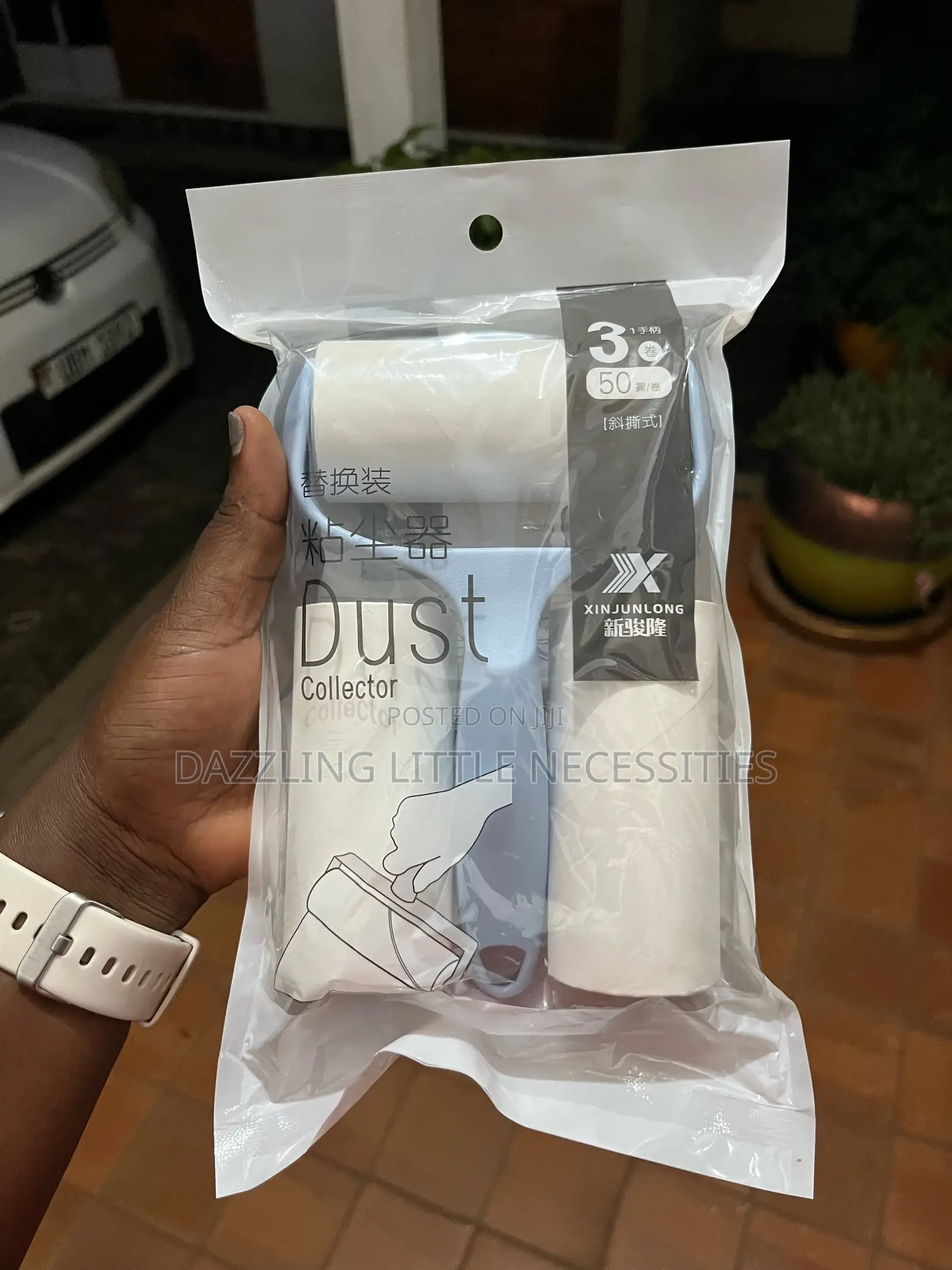 Portable Lint Remover/Roller With 2 Refills (50 Sheets)