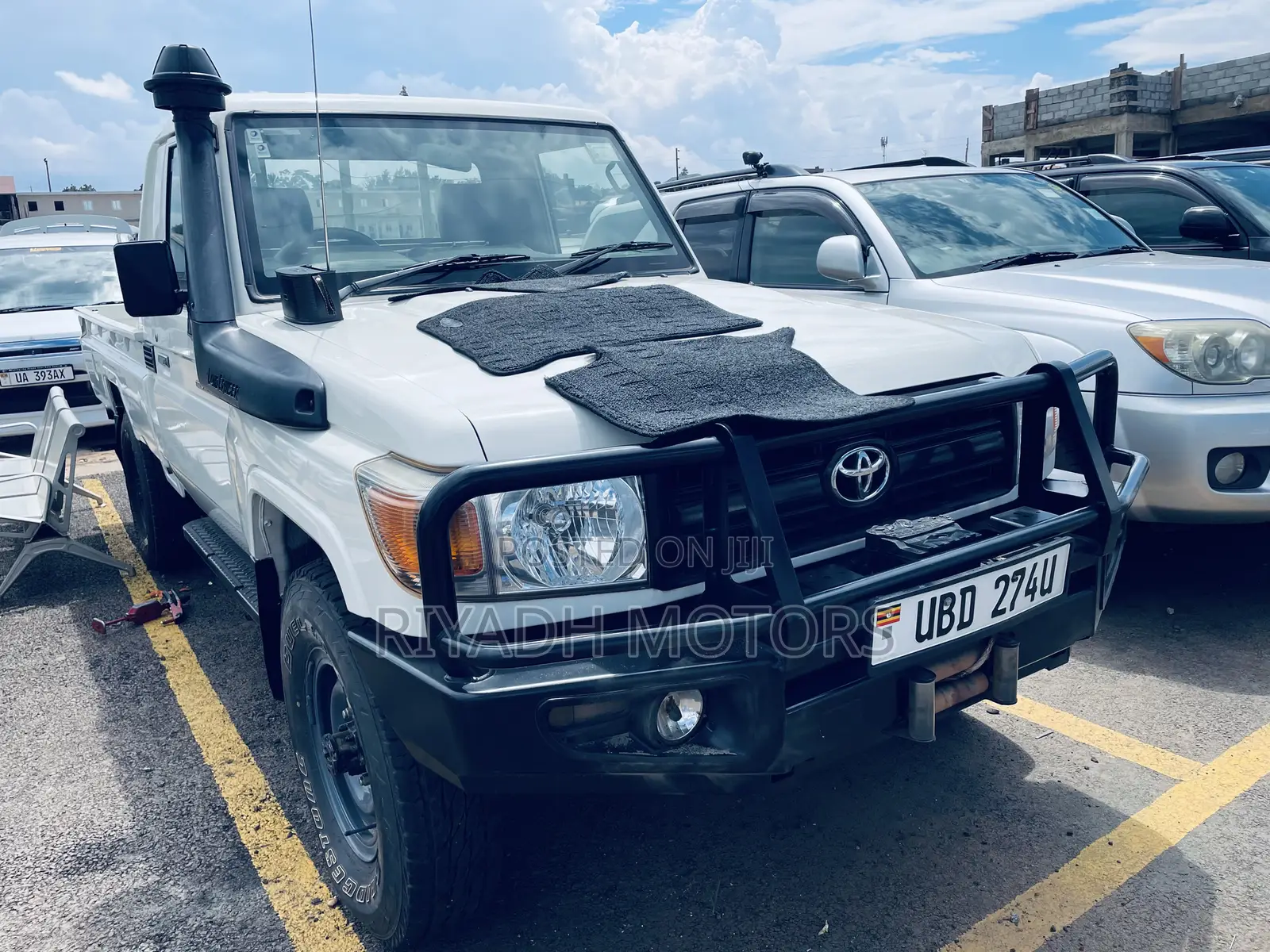 Toyota Land Cruiser 2011 White