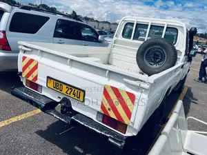 Toyota Land Cruiser 2011 White