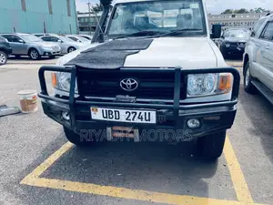 Toyota Land Cruiser 2011 White