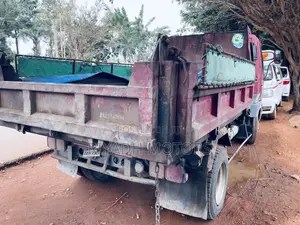 Fuso Truck 6d16 Engine Red Color