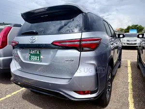 Toyota Fortuner 2.8 D AWD 2023 Silver