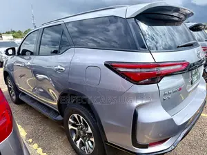 Toyota Fortuner 2.8 D AWD 2023 Silver