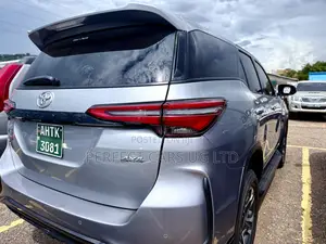 Toyota Fortuner 2.8 D AWD 2023 Silver