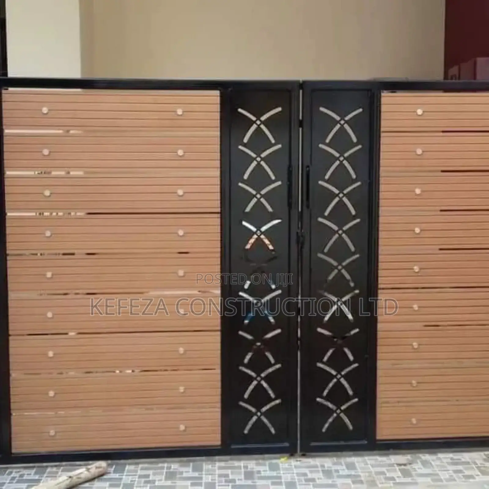 Xtra Ordinary Slide Gate