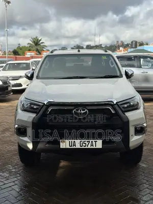 Photo - Toyota Hilux SR 4x4 2015 White