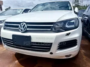 Photo - Volkswagen Touareg VR6 Lux 2011 Off white