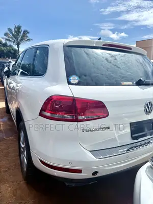 Volkswagen Touareg VR6 Lux 2011 Off white