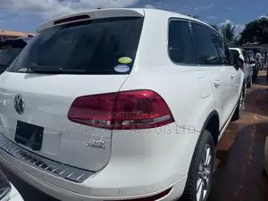 Volkswagen Touareg VR6 Lux 2011 Off white