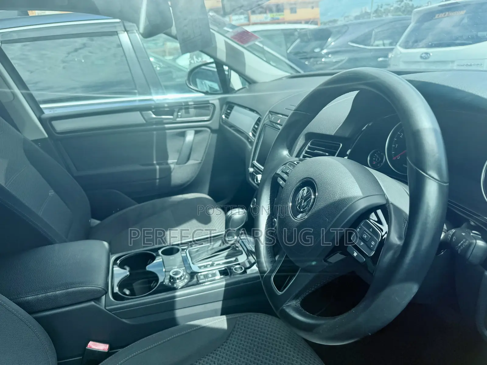 Volkswagen Touareg VR6 Lux 2011 Off white