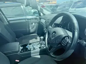 Volkswagen Touareg VR6 Lux 2011 Off white