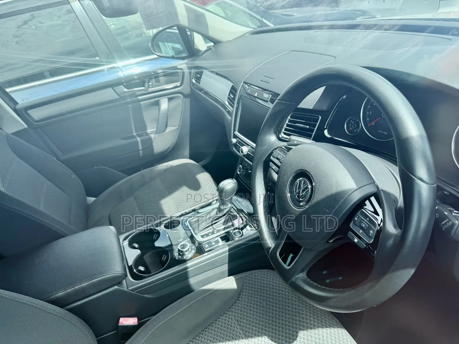 Volkswagen Touareg VR6 Lux 2011 Off white