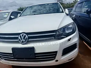 Volkswagen Touareg VR6 Lux 2011 Off white