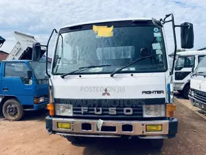 Fuso Truck Ordinary With Black Top