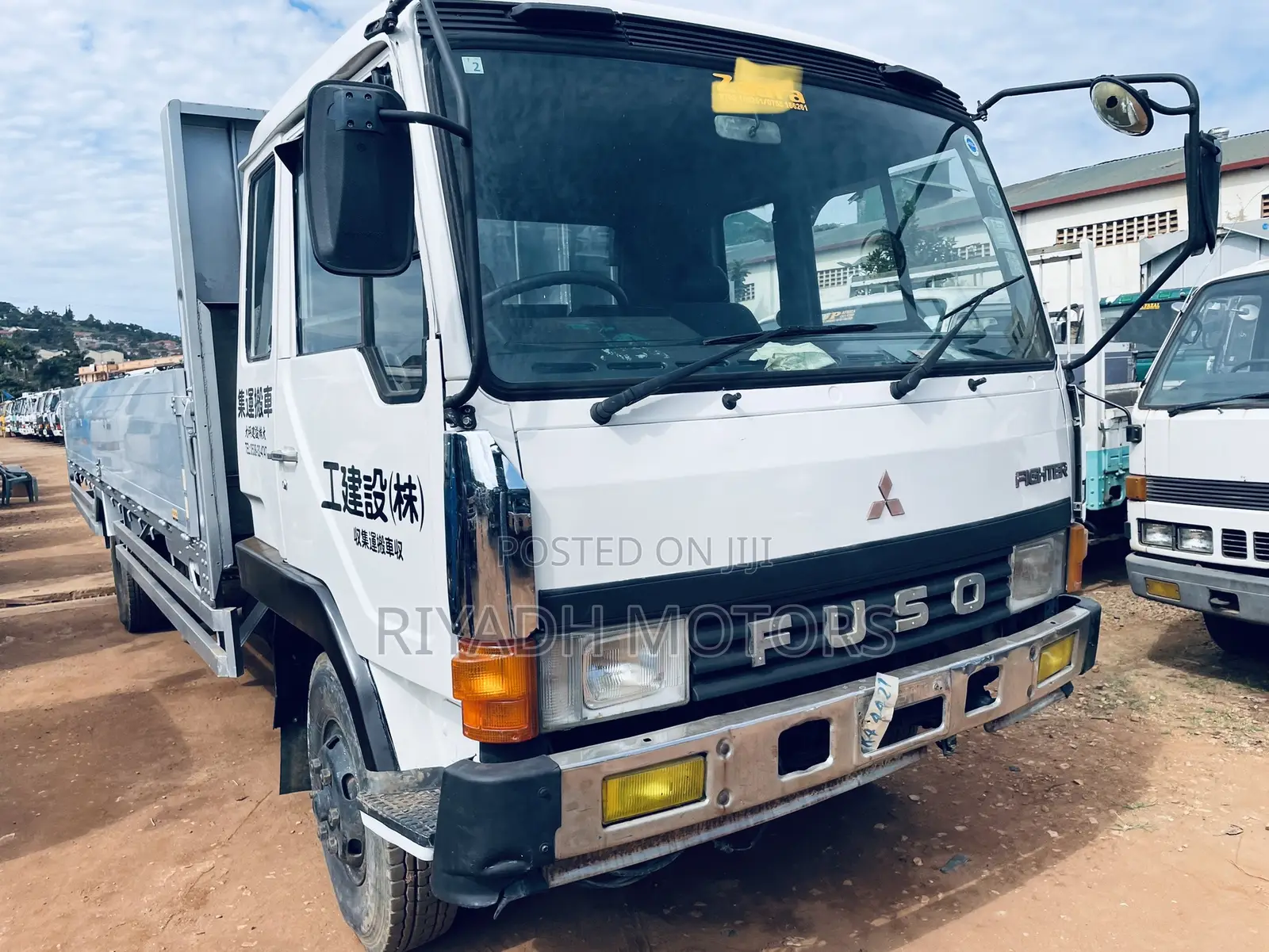 Fuso Truck Ordinary With Black Top
