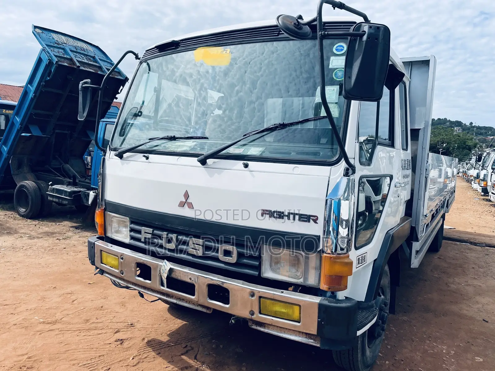 Fuso Truck Ordinary With Black Top
