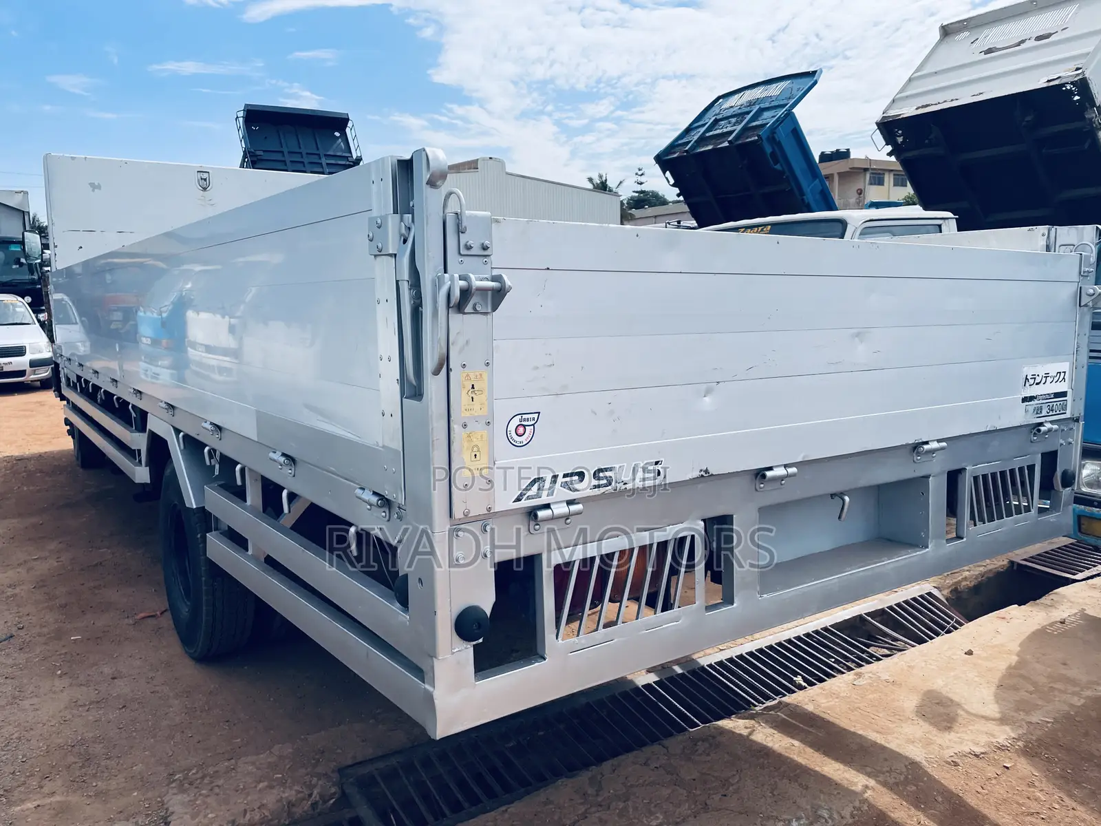 Fuso Truck Ordinary With Black Top
