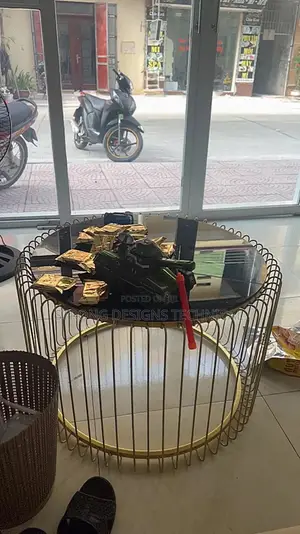 Round Center Table / Coffee/ Decor Table for Homes/Reception