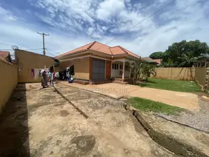4bdrm Bungalow in Kabojja House, Nsangi for sale