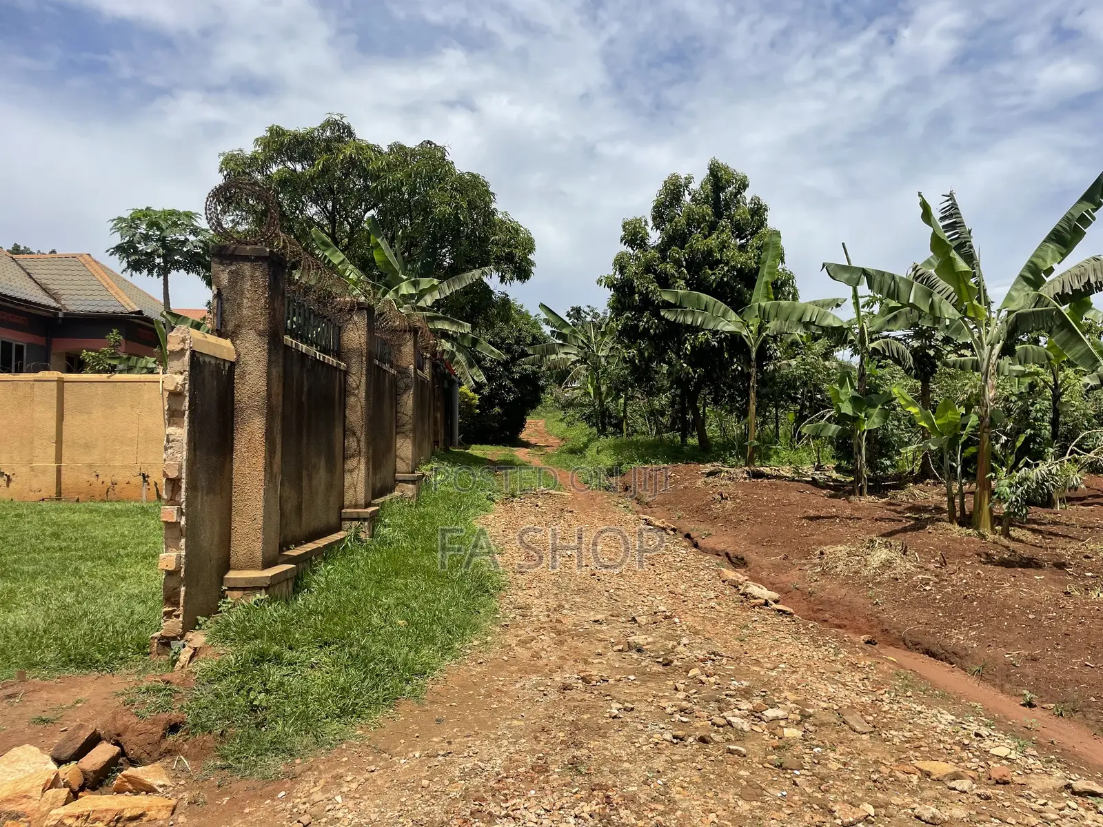 4bdrm Bungalow in Kabojja House, Nsangi for sale