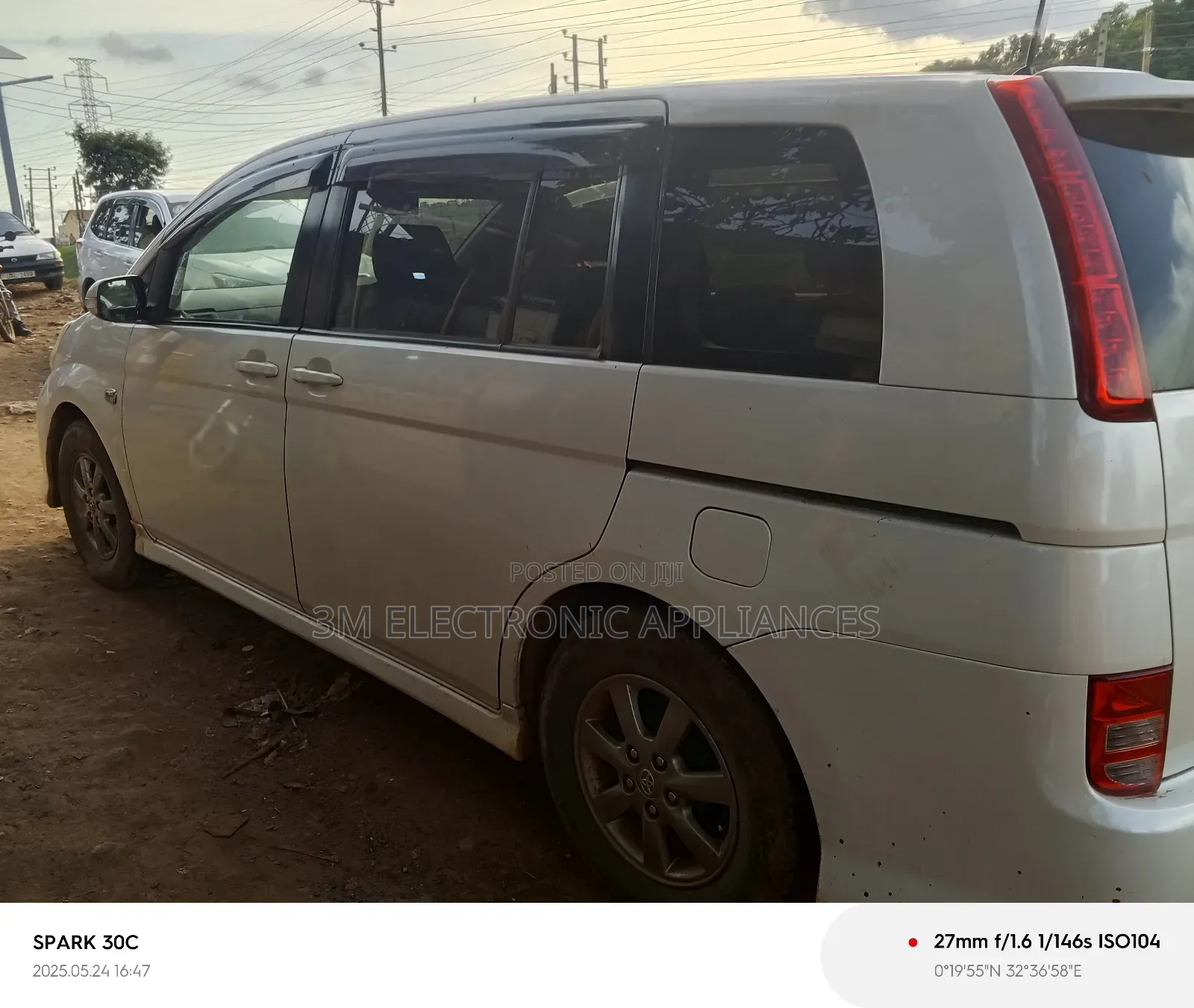 Toyota ISIS 2010 White