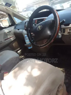 Toyota Noah 2001 Silver